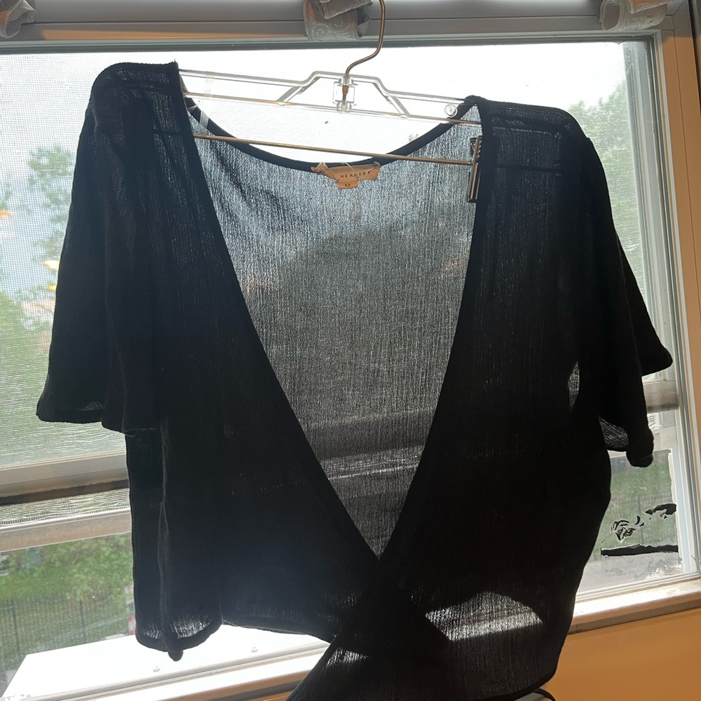 LA Hearts front tie black crop top